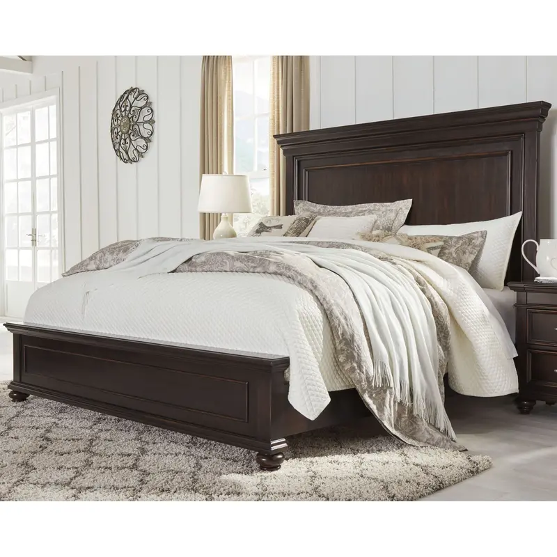 Brynhurst 3-Piece Panel Bed Set Including Nightstands And Dresser 2