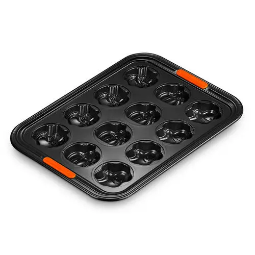 Le Creuset Halloween Baking Tray – 12-Cup Festive Mold 1
