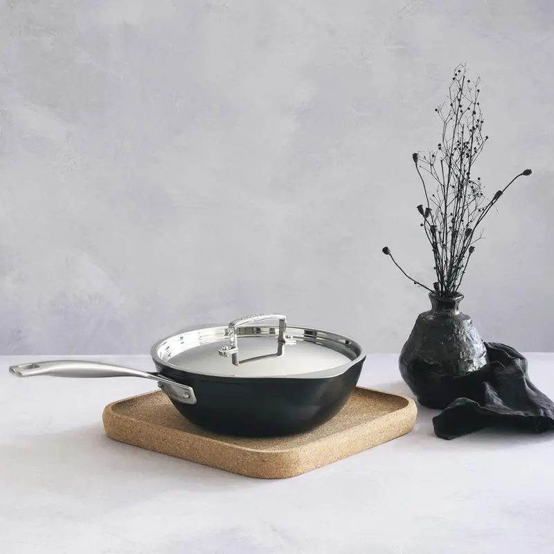 Le Creuset Non-Stick Chef’S Pan – 24Cm With Pour Spout, Toughened Ceramic Coating 2