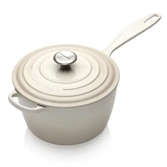 Le Creuset Signature Cast Iron Saucepan – Meringue Glaze 1