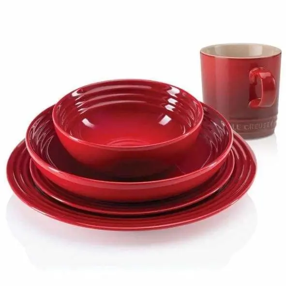 Le Creuset Stoneware Back-To-University Set – Cerise Enamel 1